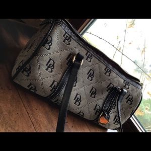 Authentic EUC Small Dooney & Bourke Barrel Bag